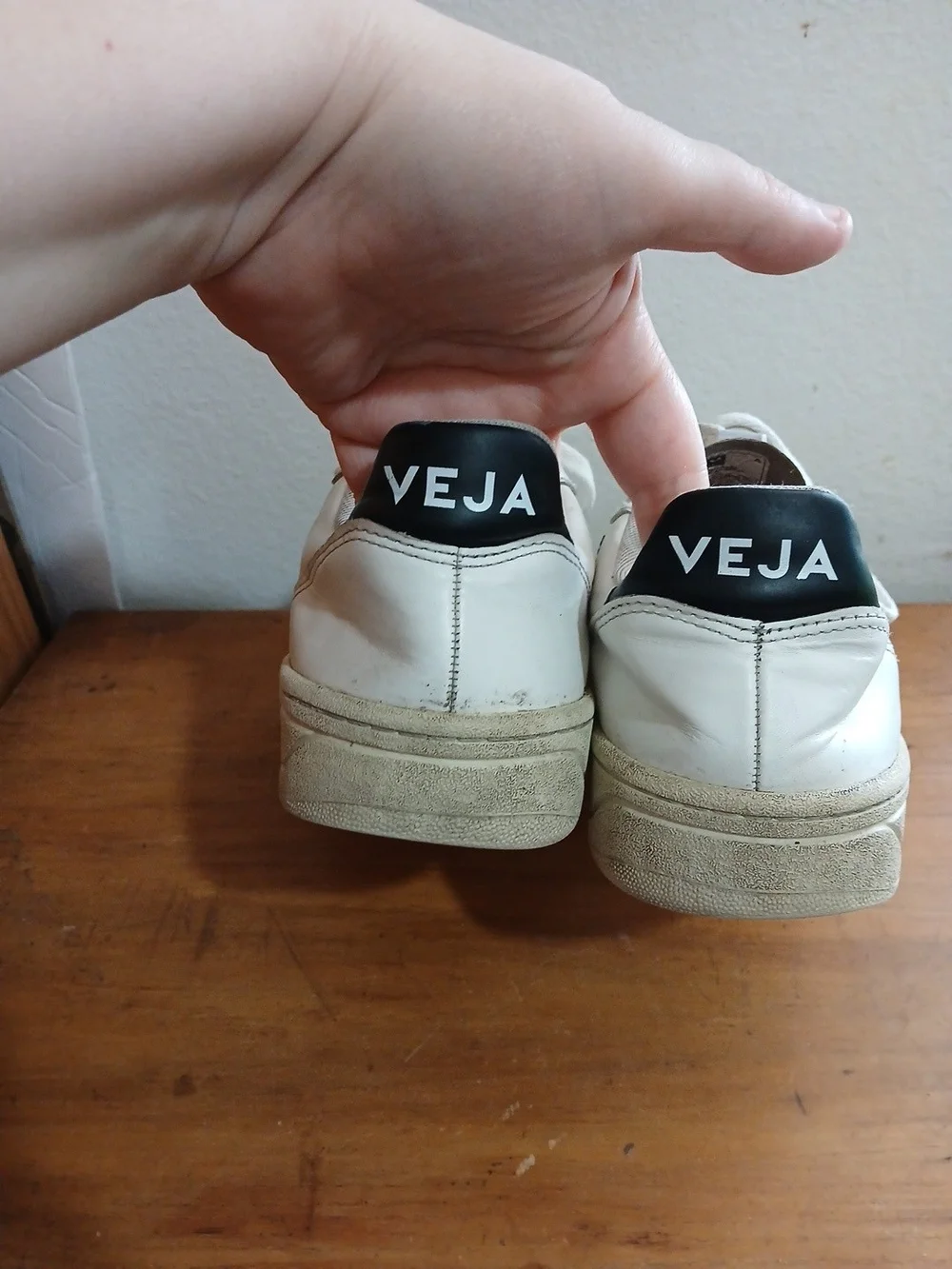 Veja V-10 Women’s Size 8 White Black Leather Lace Up Low Casual Sneakers Shoes